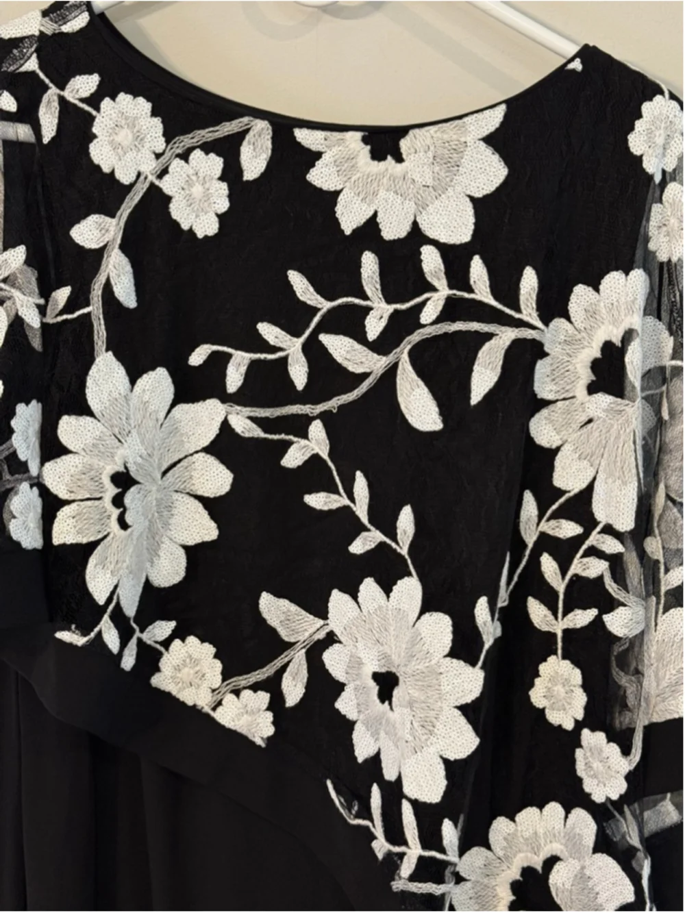 &M Richards Size 16 Black White Floral Embroidered Cape Overlay Dress - Picture 7 of 7